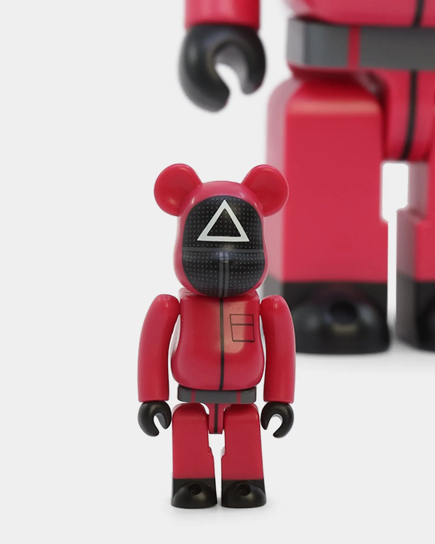 Medicom Toy Be@rbrick X Squid Games Triangle Guard 100% & 400% Figure Set Red/Black